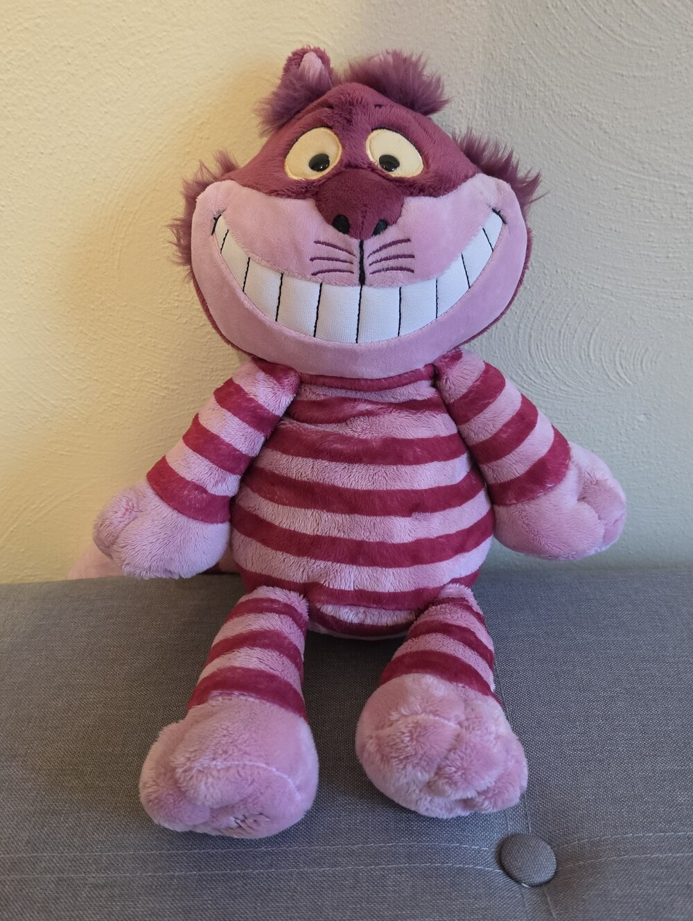 Scentsy Buddy Disney Cheshire Cat Alice in Wonderland Plush with Scent Pack